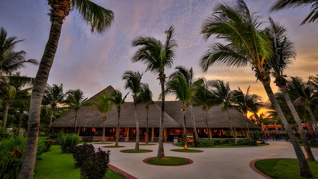 Barcelo Maya Colonial