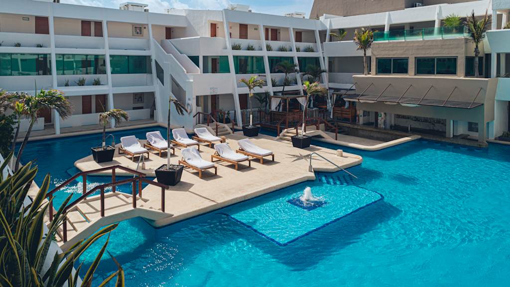 Flamingo Cancun Resort