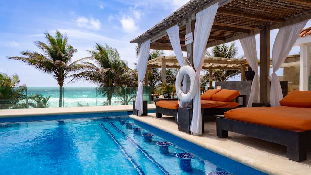 Flamingo Cancun Resort