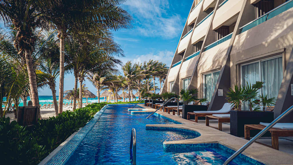 Flamingo Cancun Resort