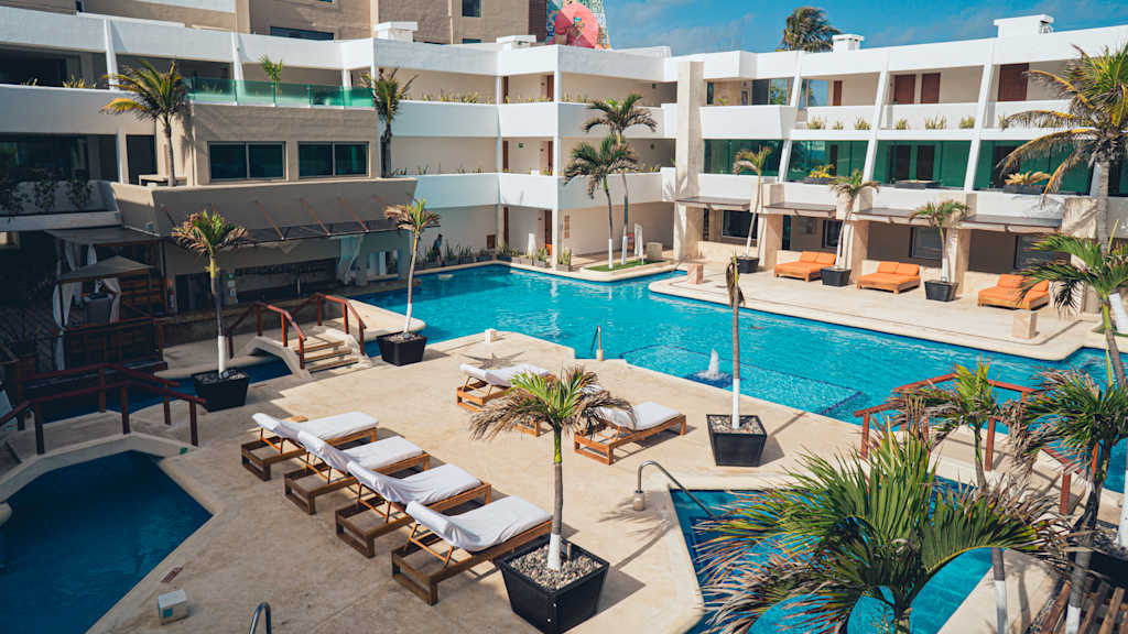 Flamingo Cancun Resort