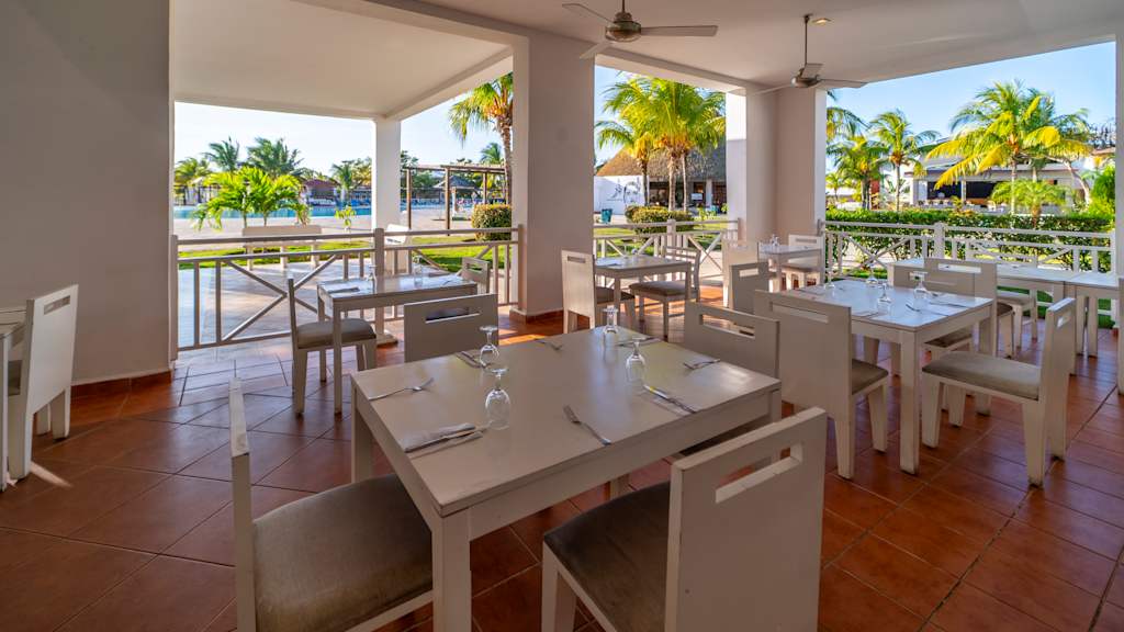 Memories Caribe Beach Resort