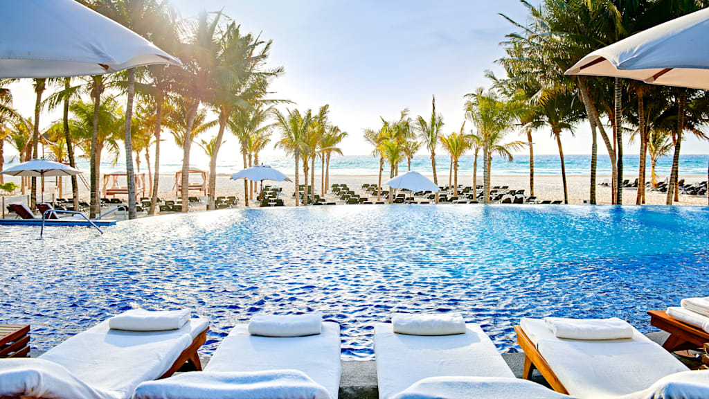 Royal Hideaway Playacar