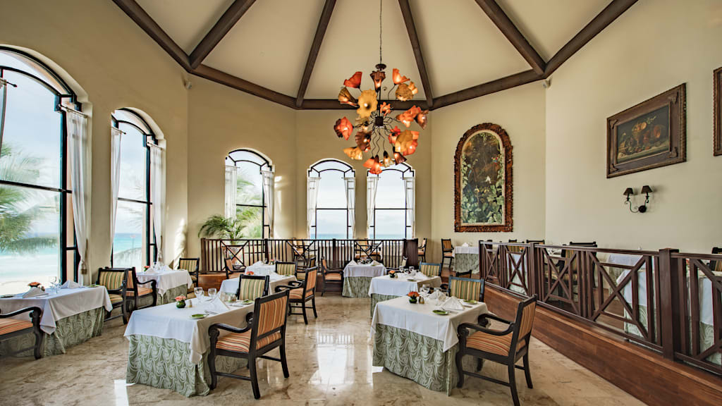Royal Hideaway Playacar
