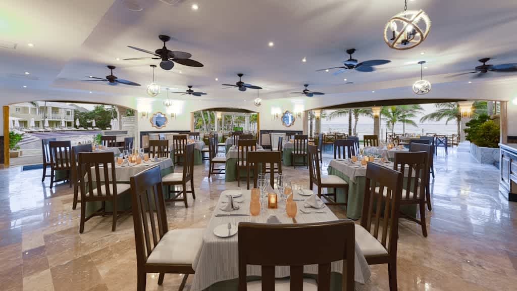 Royal Hideaway Playacar