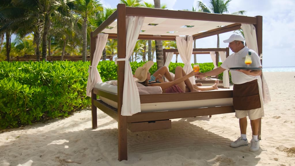 Royal Hideaway Playacar