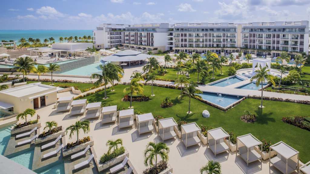 Majestic Elegance Costa Mujeres