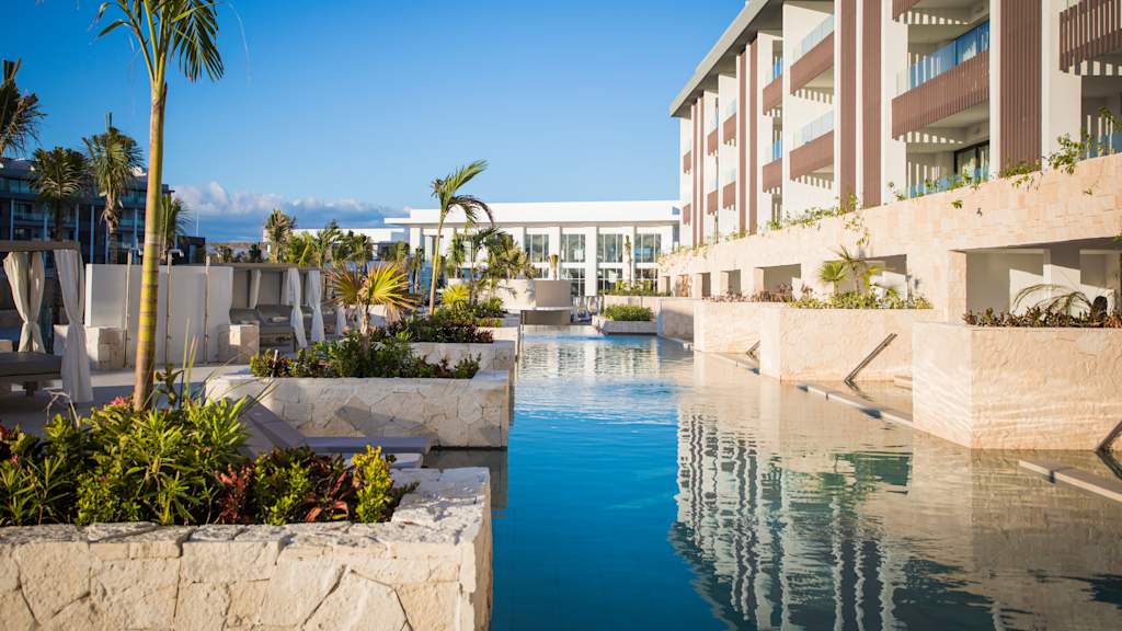 Majestic Elegance Costa Mujeres