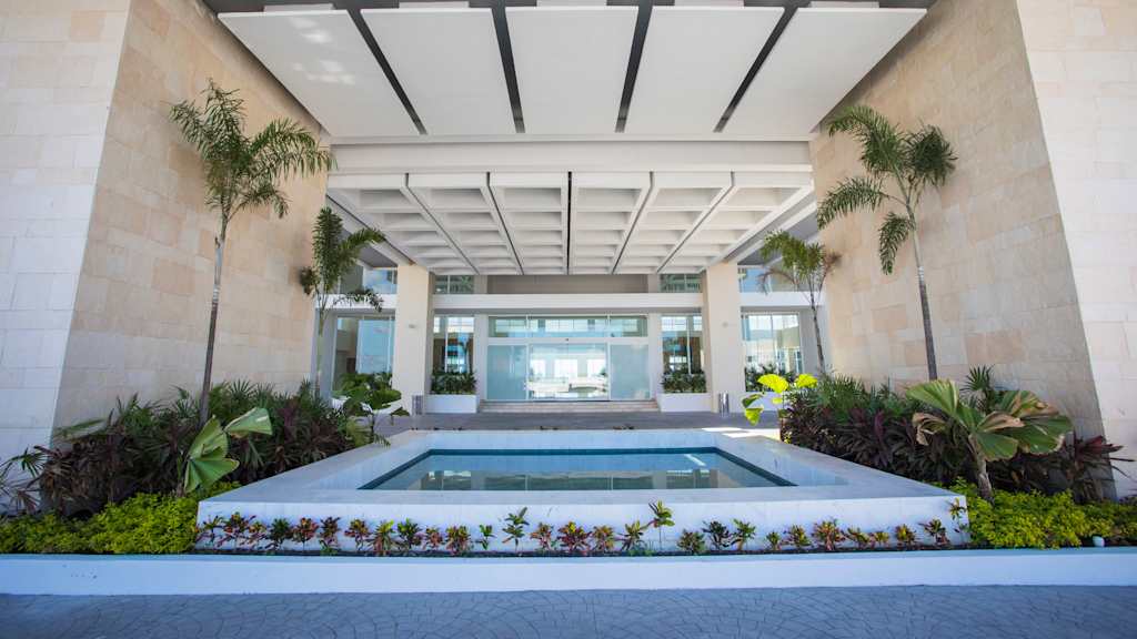 Majestic Elegance Costa Mujeres