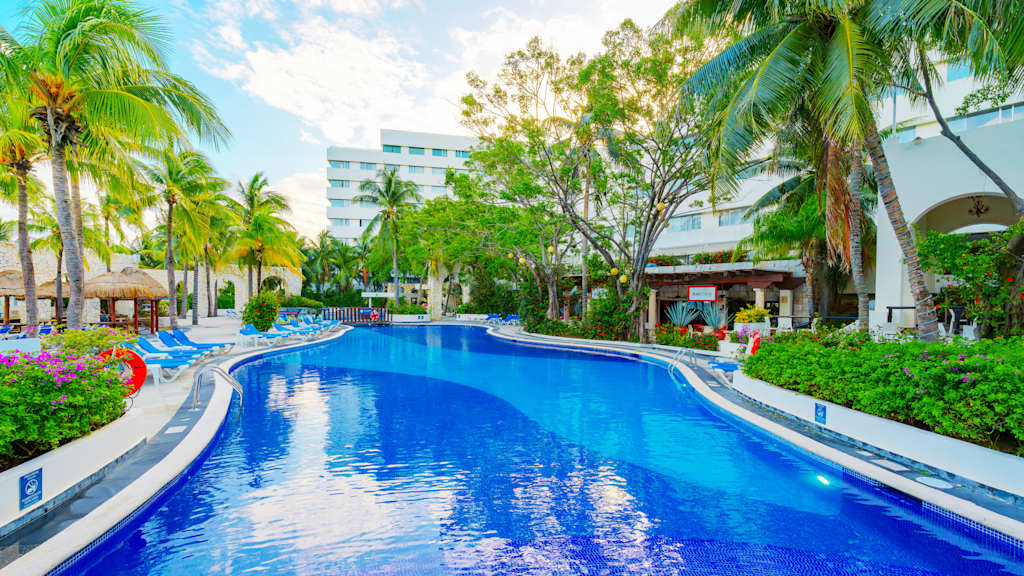 Grand Oasis Palm