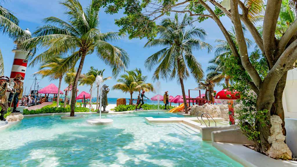 Grand Oasis Palm