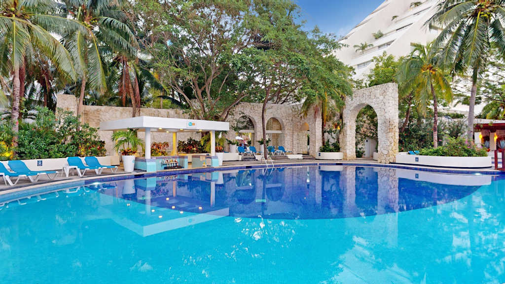 Grand Oasis Palm