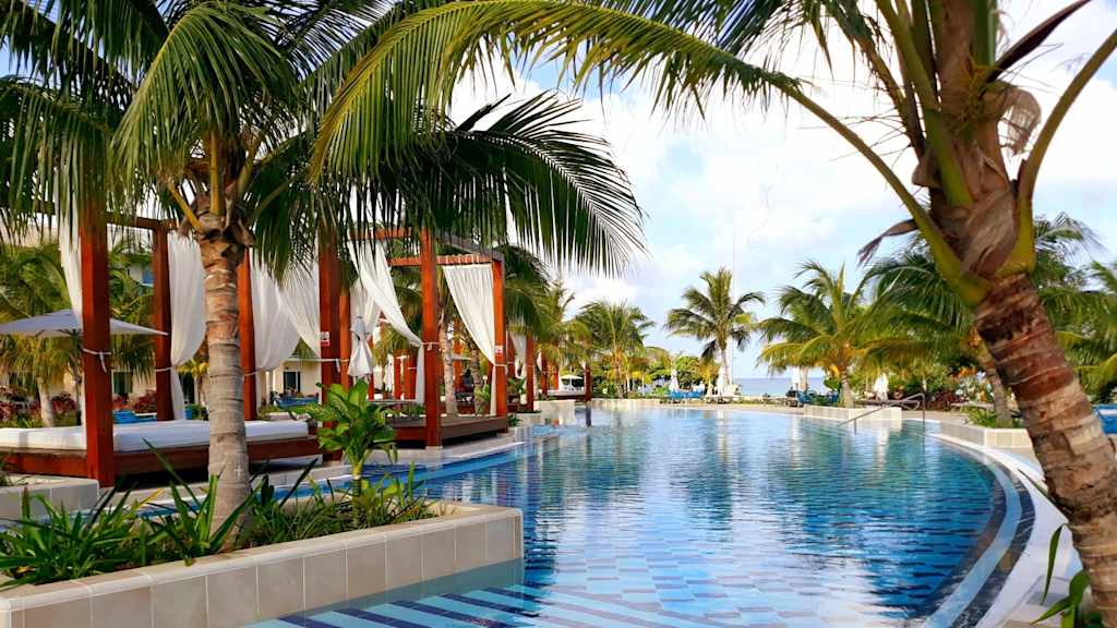 Gran Muthu Almirante Beach