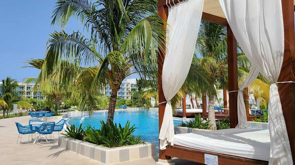 Gran Muthu Almirante Beach