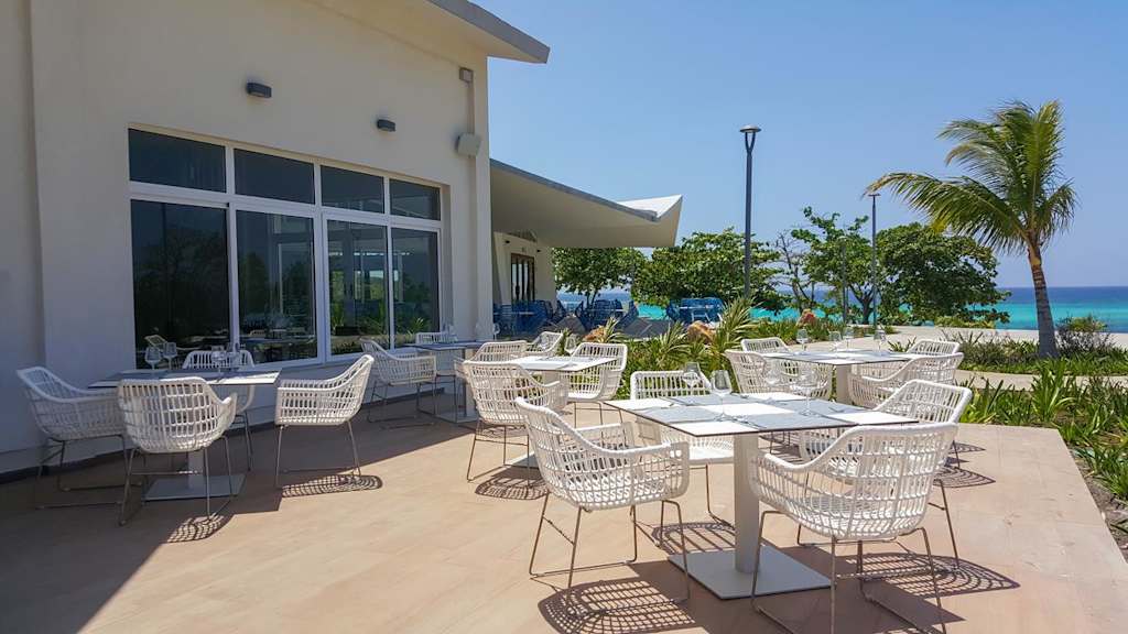 Gran Muthu Almirante Beach