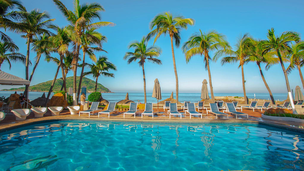Luna Palace Hotel and Suites