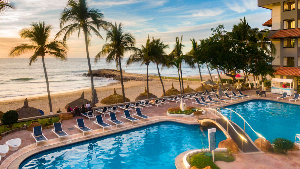 Luna Palace Hotel and Suites