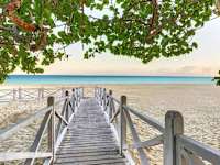 Memories Flamenco Beach Resort