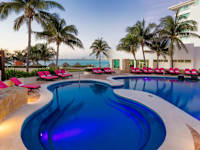 Krystal Grand Cancun