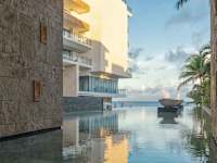 The Fives Oceanfront Puerto Morelos
