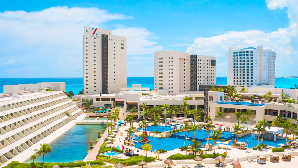 Turquoize Adult Tower at Hyatt Ziva Cancun