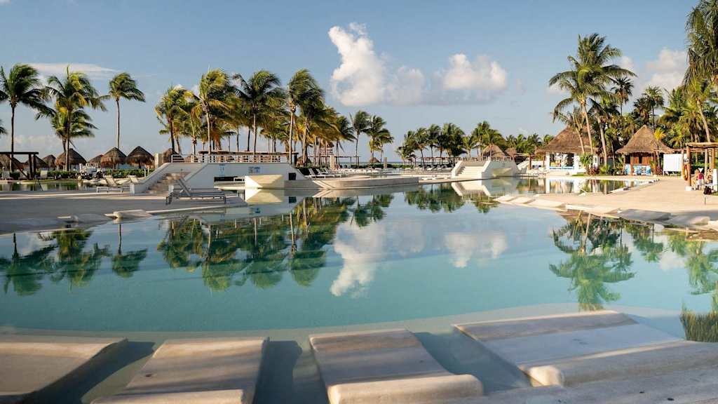 Bluebay Grand Esmeralda