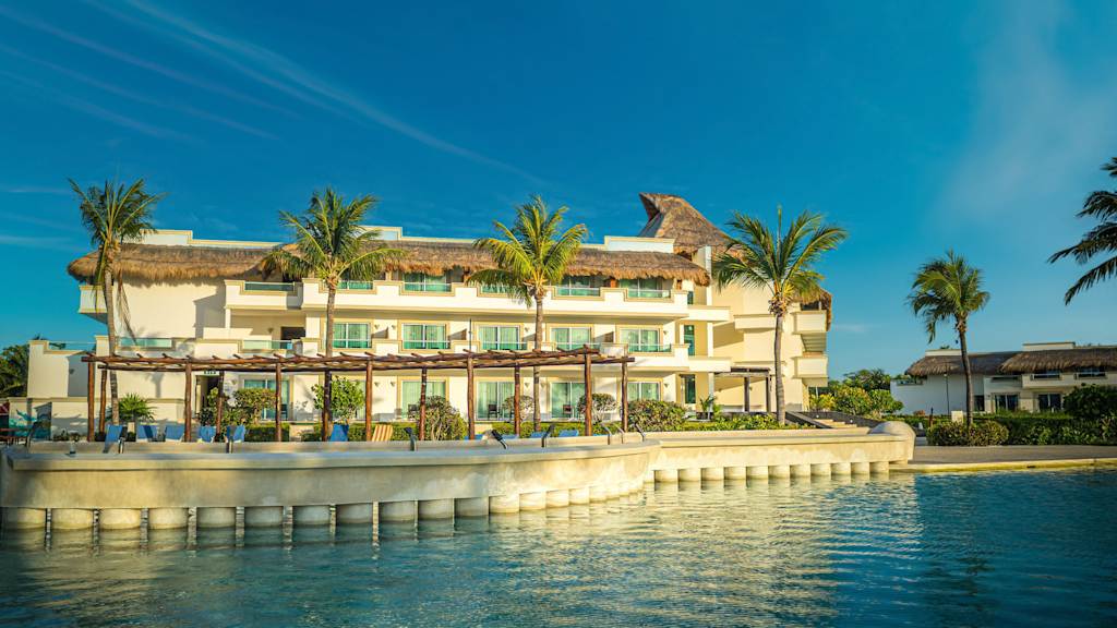 Bluebay Grand Esmeralda