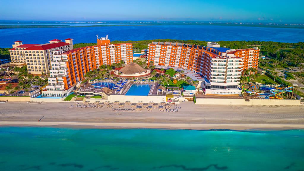 Crown Paradise Club Cancun