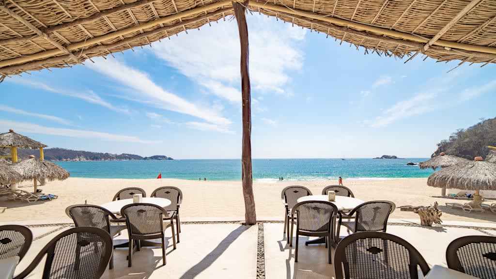 Castillo Huatulco Hotel and Beach Club