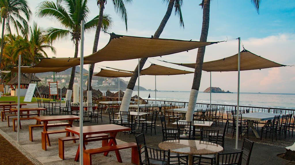 Hotel Emporio Ixtapa