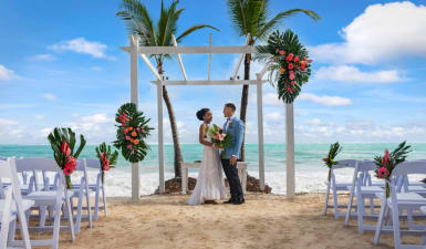 Destination wedding packages sealed with love from Grand Palladium