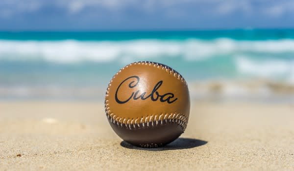 Cuba: Personalized baseballs