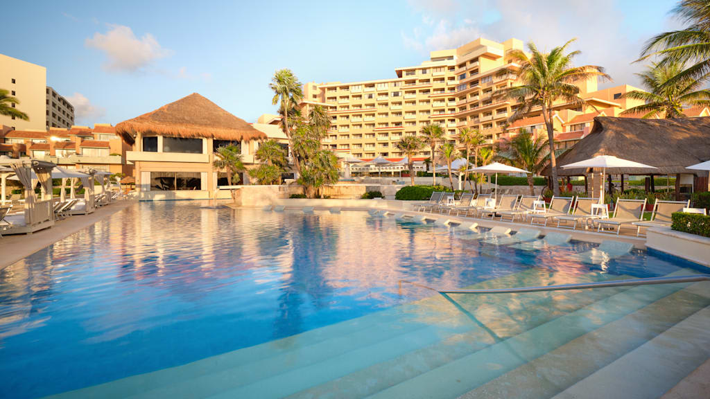 Wyndham Grand Cancun All Inclusive Resort and Villas 