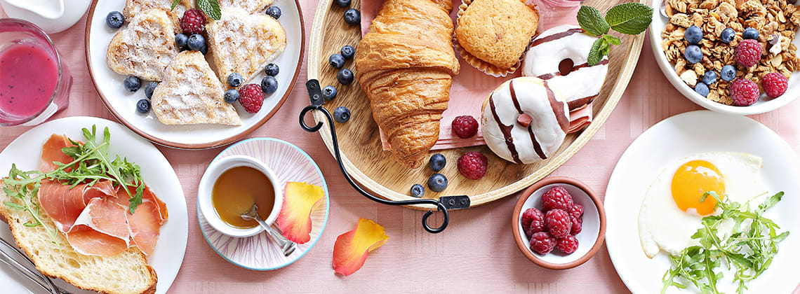 How to plan a tropical-themed brunch this Mother’s Day 