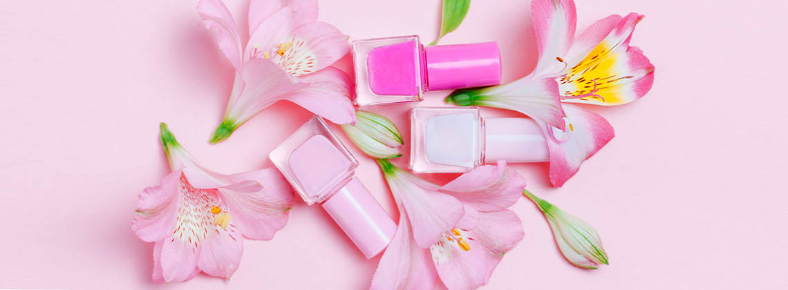 Tropical inspired nails to rock at your destination wedding