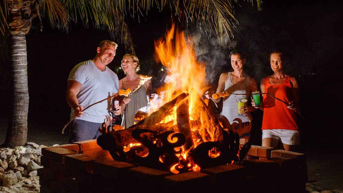 Events : Promo : Pop-up : Paradisus special event packages : Beach Bonfire : Image