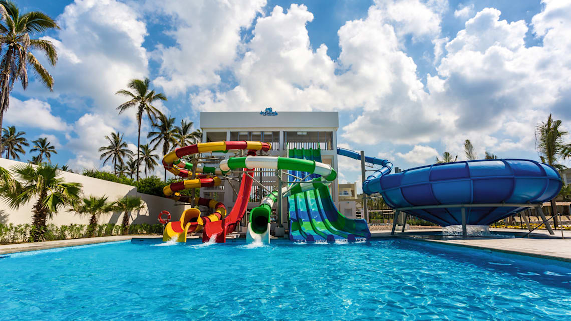 Best of the best : Best Family Resorts in Mexico : Riu Emerald Bay : Image