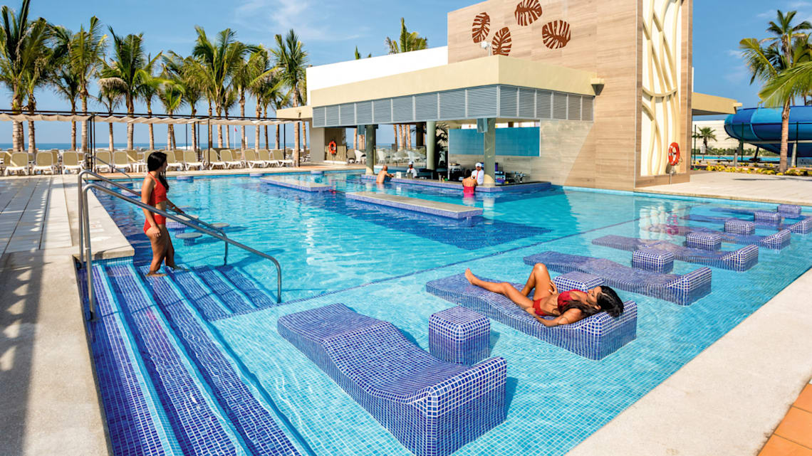 Best of the best : Best resorts in Pacific Mexico : Riu Emerald Bay : Image