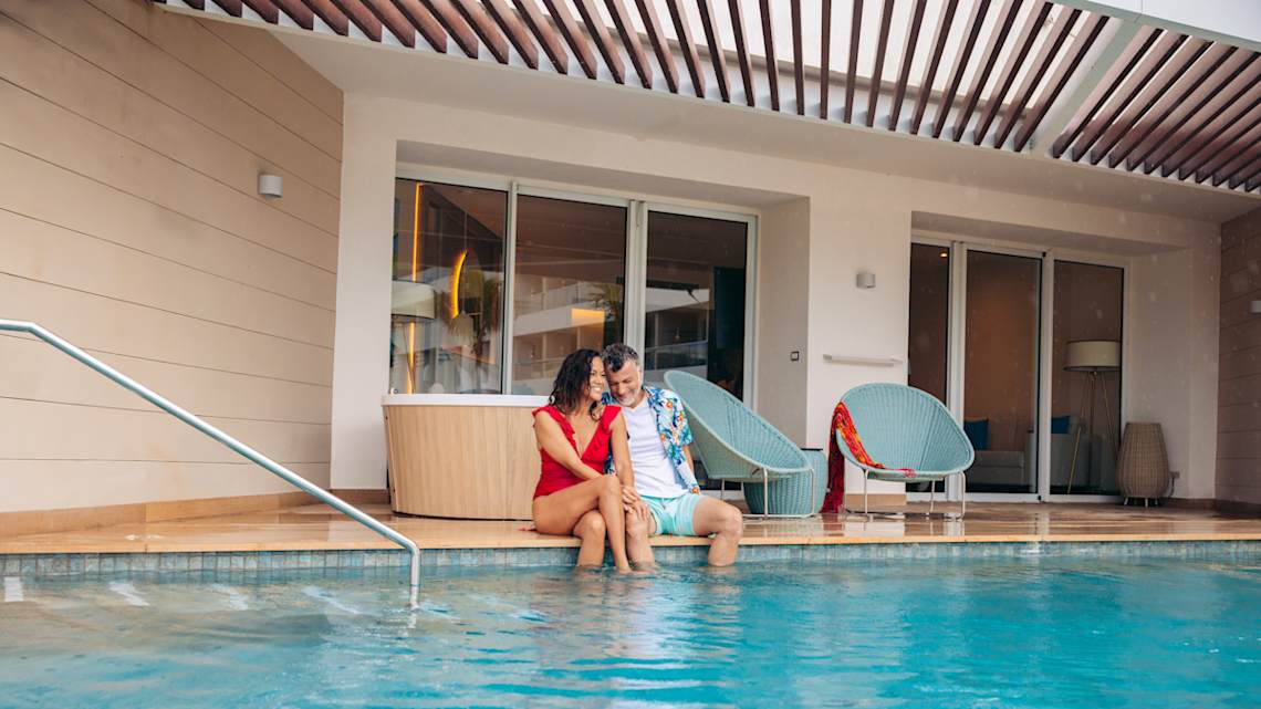 WestJet : WestJet Rewards program : Take 200 off your Sunwing vacation : Image