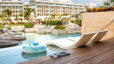 Best all inclusive resorts with swim-up rooms
