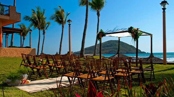 Blog: The Cilantro Garden at Pueblo Bonito Mazatlán Beach Resort image