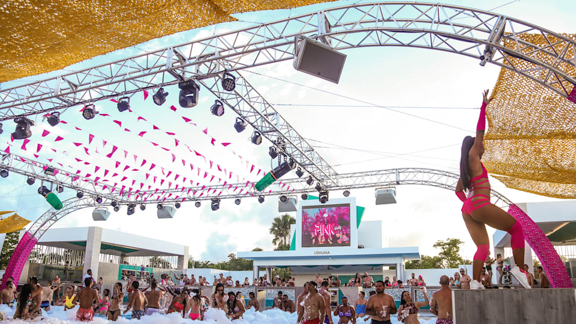 RIU pool parties image