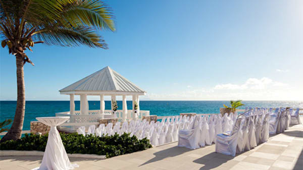 Blog: Celebrate your love in St. Maarten image