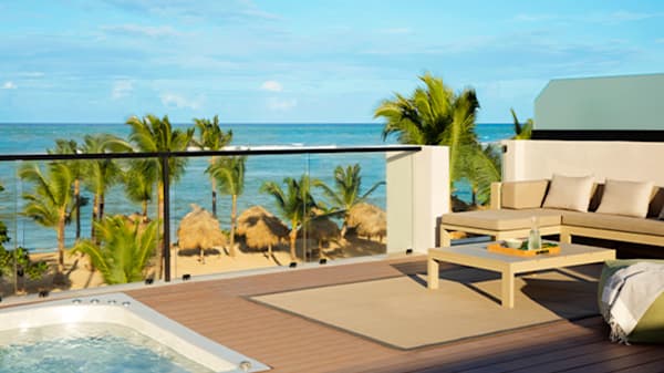 Blog : Watch the sunset from your private rooftop pool image