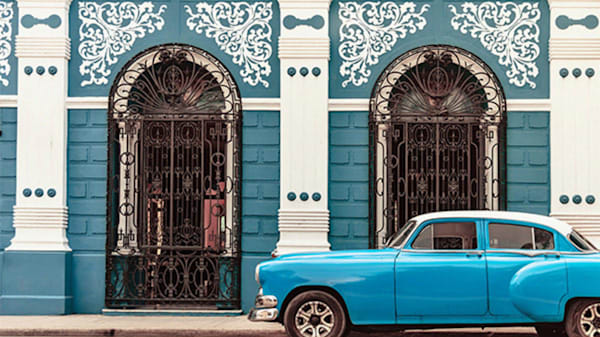 Blog : Explore Cuba in a classic blue car image