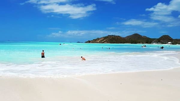 Blog : Soak up the sun beachside in Antigua image