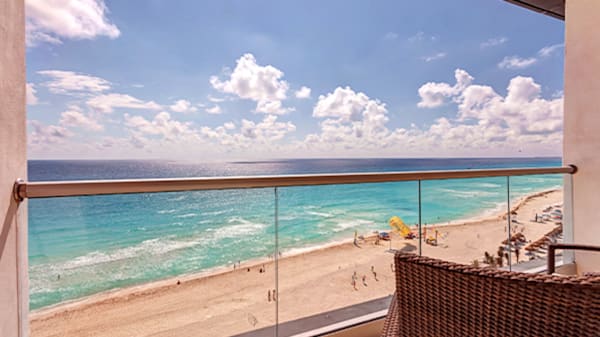 Blog: Take in coastal panoramas at Royalton CHIC Suites Cancun Resort and Spa image