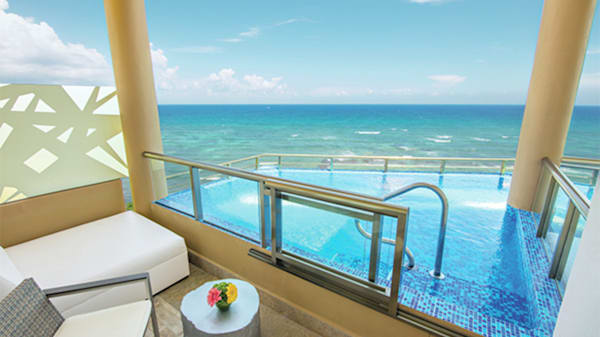 Blog: Soak in your oceanview Jacuzzi at El Dorado Seaside Suites image