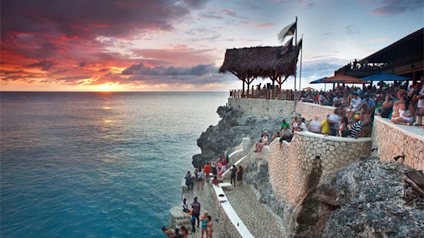 Blog: Watch the daring cliff divers at Rick’s Café image