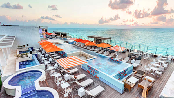 Blog : Treat yourself to a luxury getaway at Royalton CHIC Suites Cancun Resort and Spa image